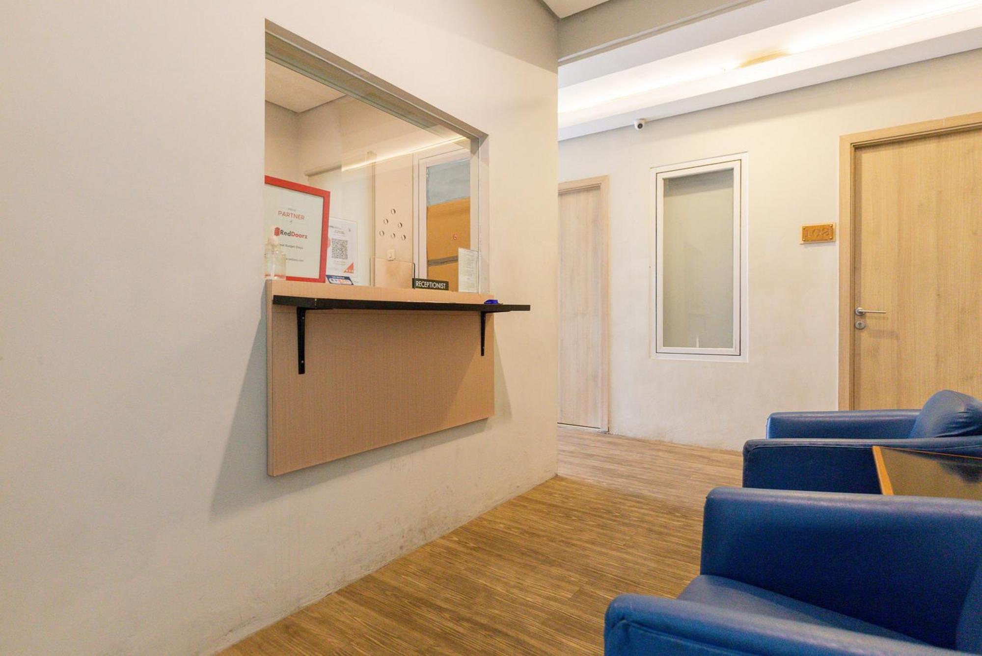 Reddoorz Plus Syariah Near Mall Pondok Indah Джакарта Екстериор снимка