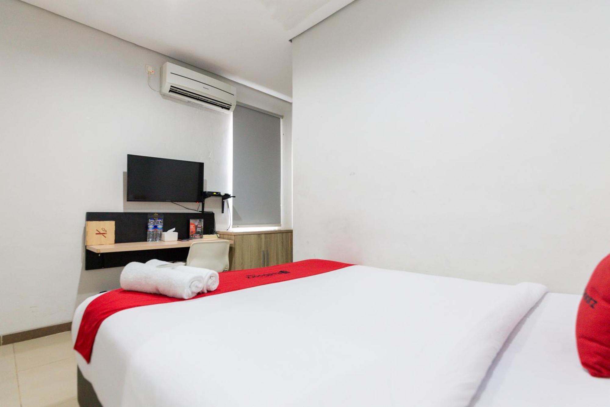 Reddoorz Plus Syariah Near Mall Pondok Indah Джакарта Екстериор снимка