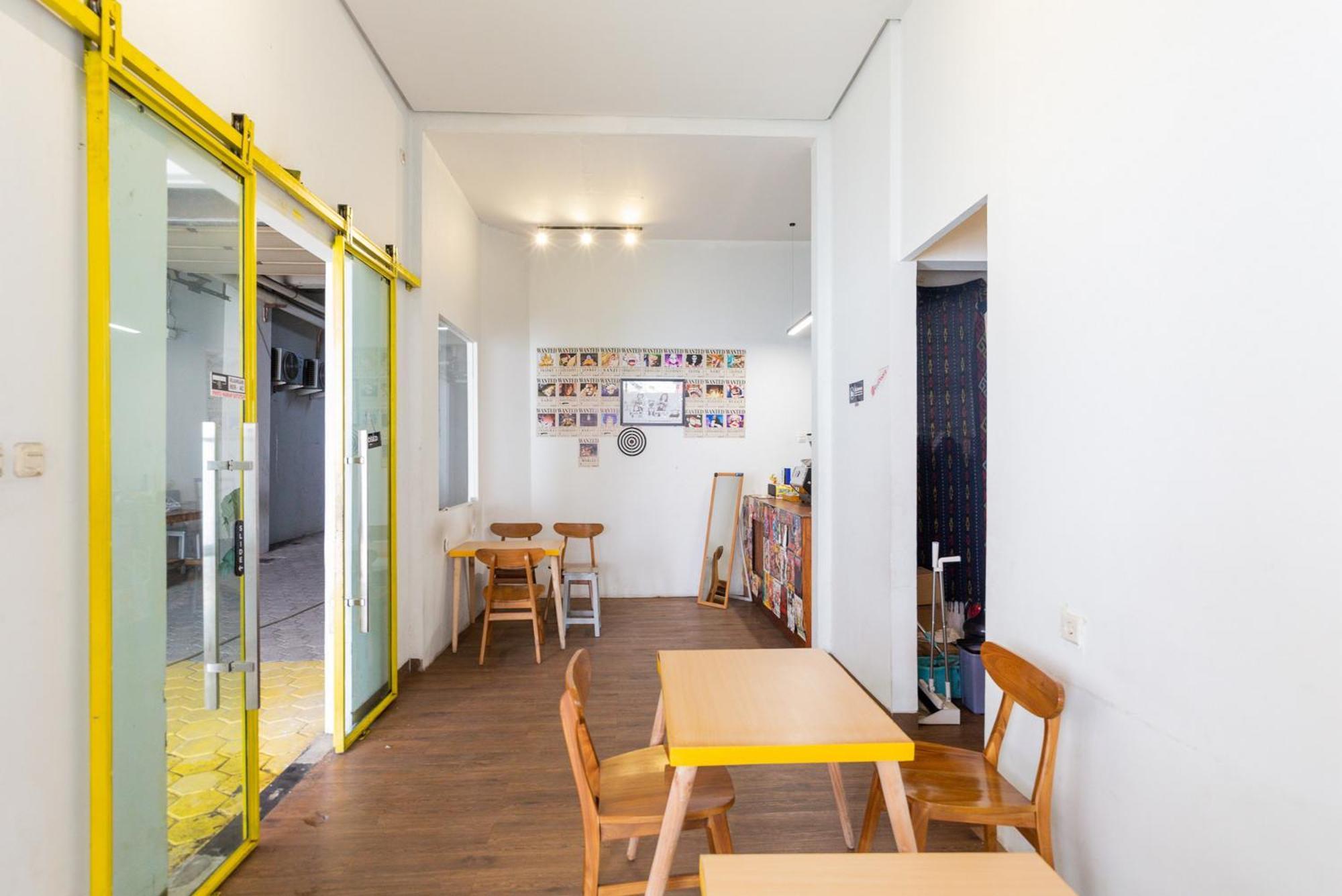 Reddoorz Plus Syariah Near Mall Pondok Indah Джакарта Екстериор снимка