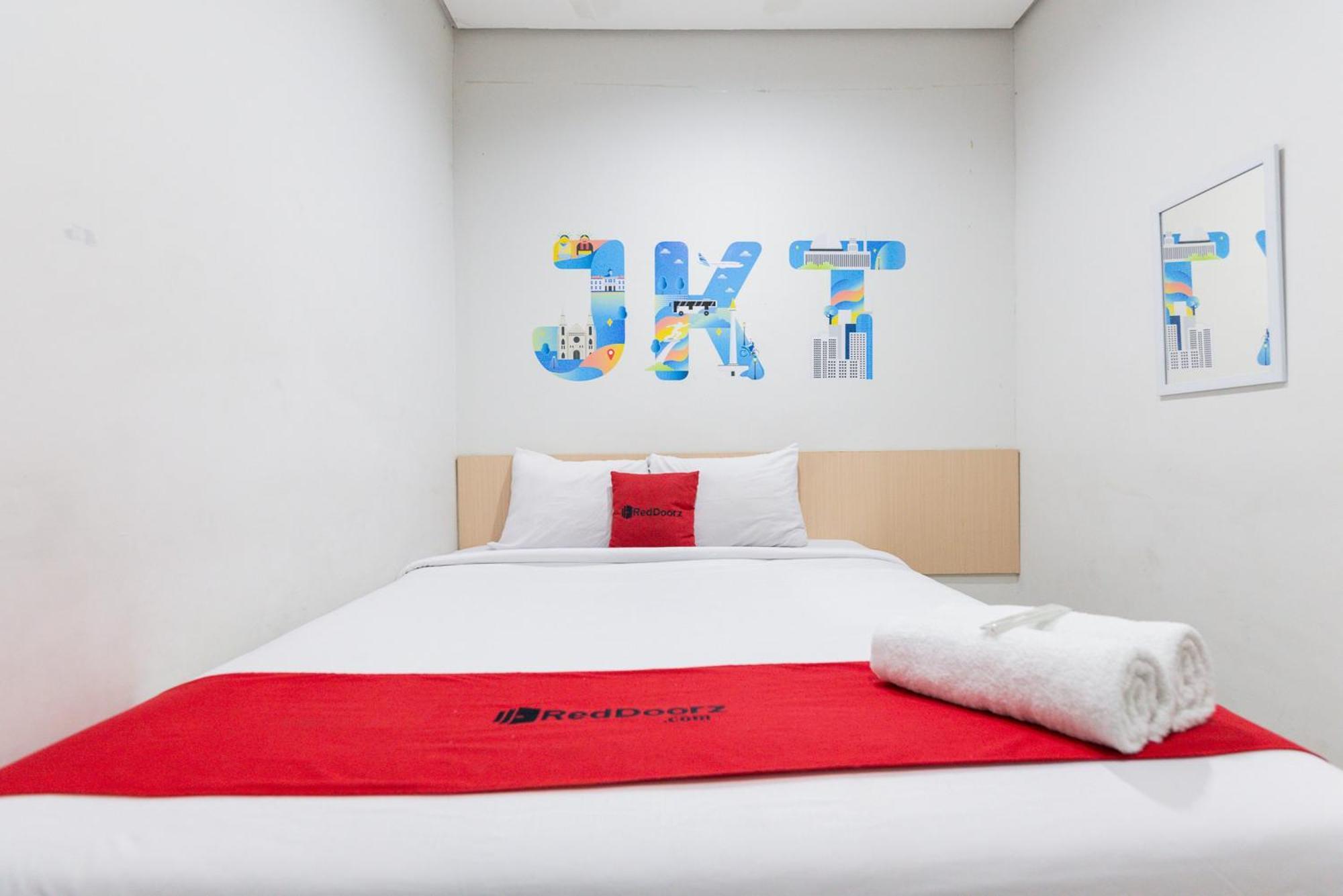 Reddoorz Plus Syariah Near Mall Pondok Indah Джакарта Екстериор снимка