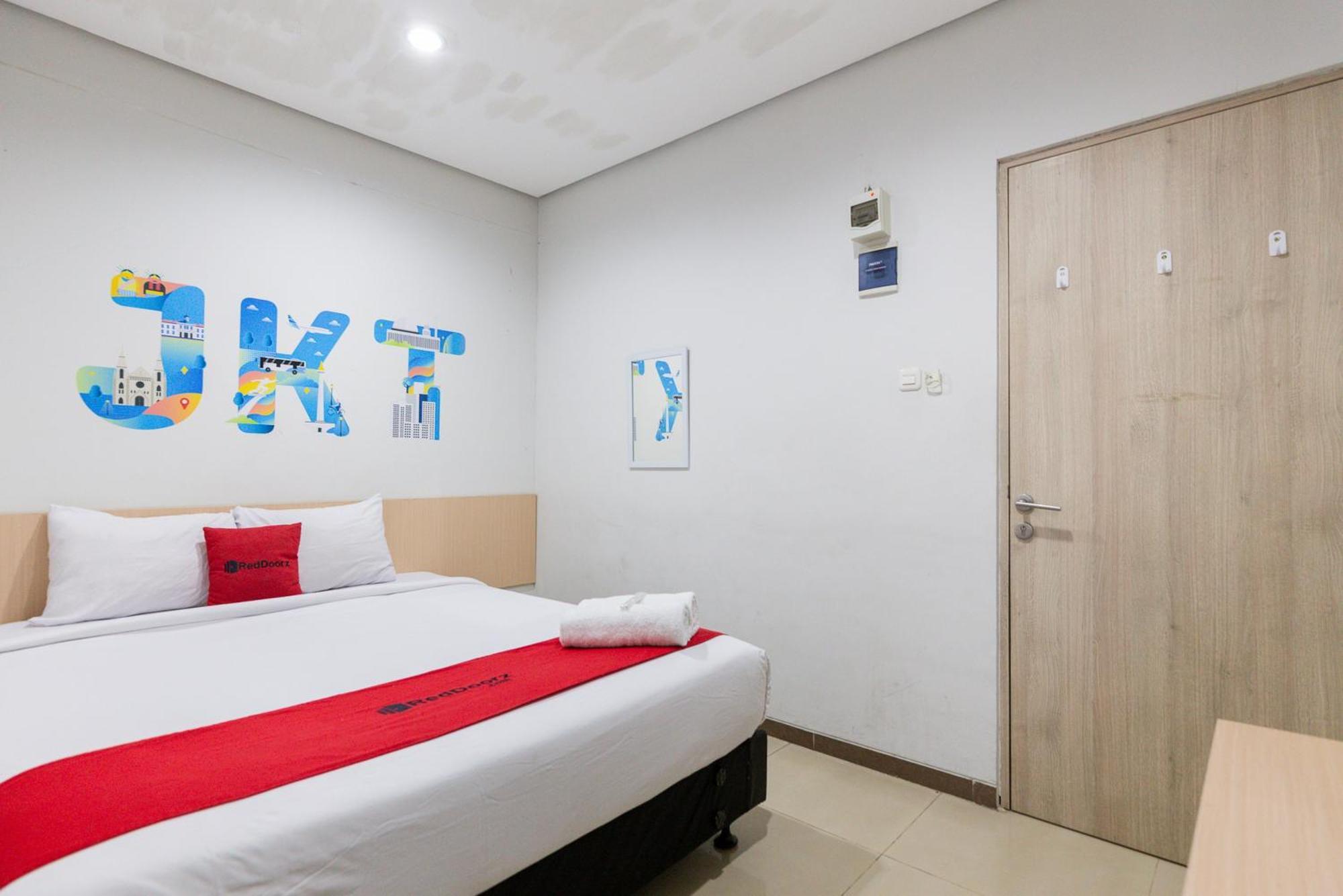 Reddoorz Plus Syariah Near Mall Pondok Indah Джакарта Екстериор снимка