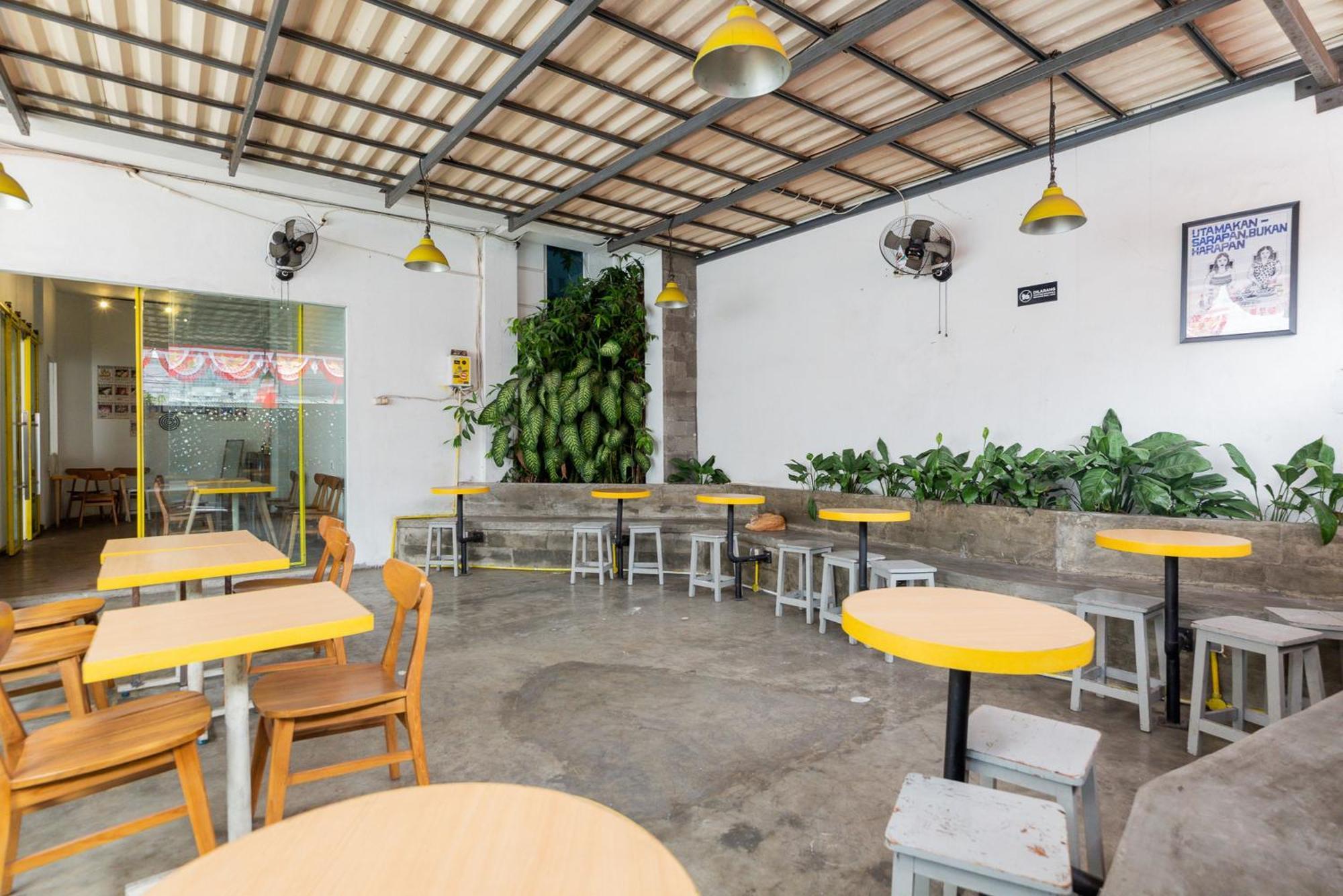 Reddoorz Plus Syariah Near Mall Pondok Indah Джакарта Екстериор снимка