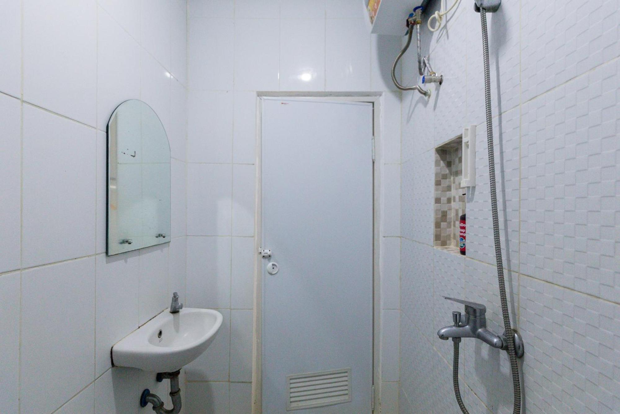 Reddoorz Plus Syariah Near Mall Pondok Indah Джакарта Екстериор снимка