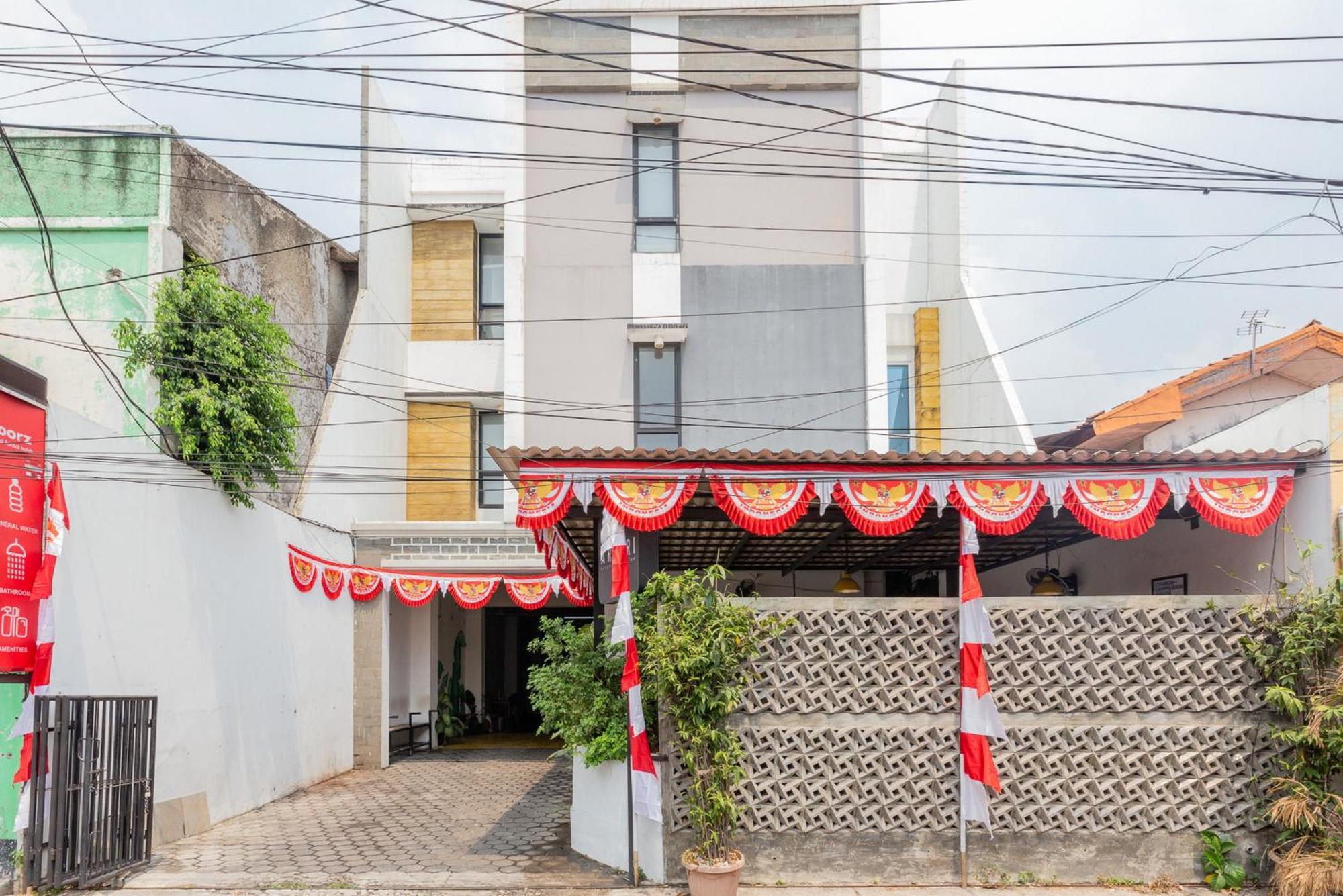 Reddoorz Plus Syariah Near Mall Pondok Indah Джакарта Екстериор снимка